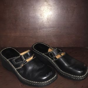 black heeled shoes with padding